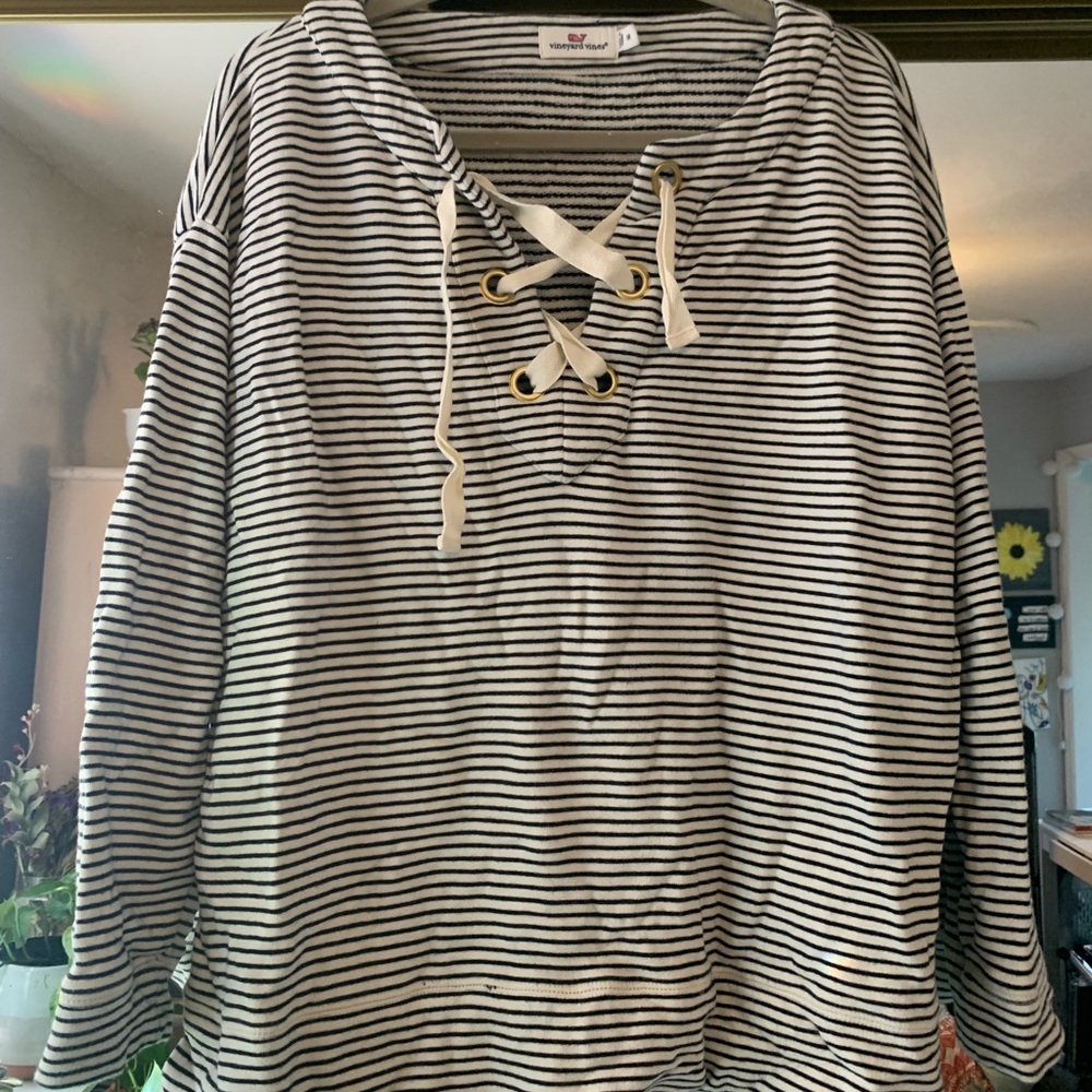 Vineyard Vines sweater M - only worn once